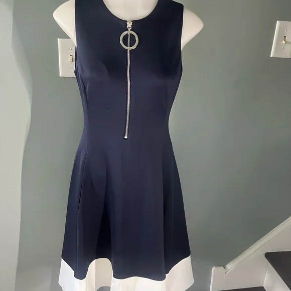 DKNY - Picture 9 of 9